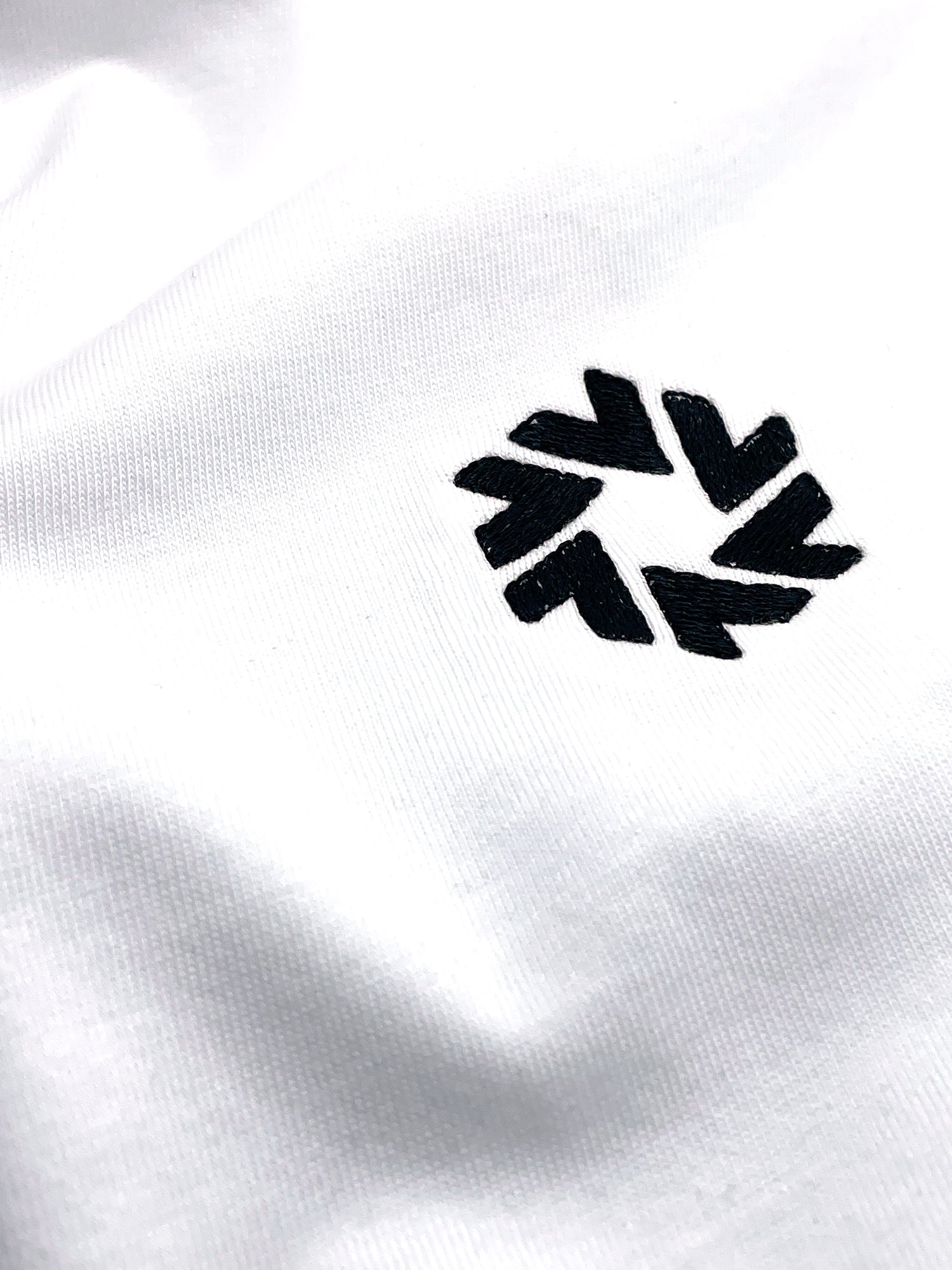 Camiseta AWRA Básica Logo Branca